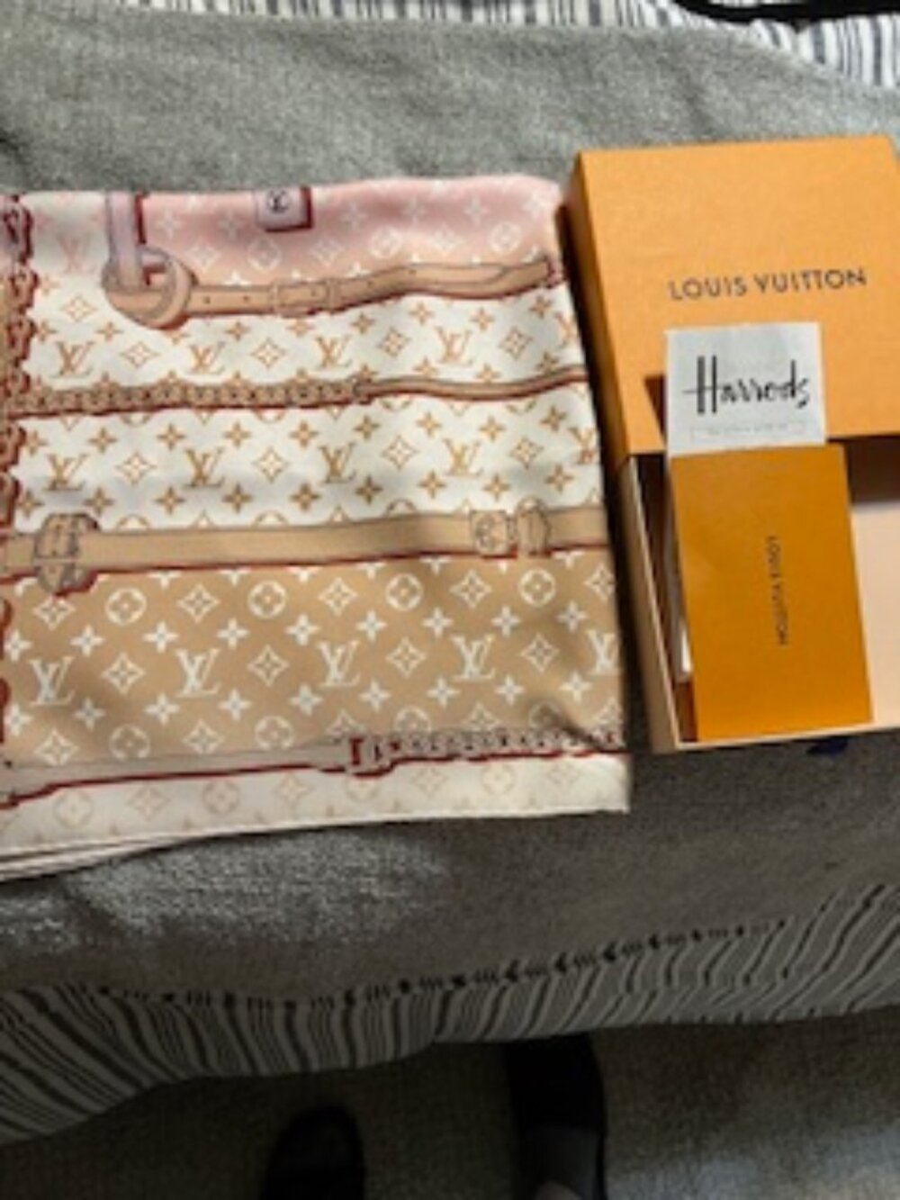 Almost New Authentic Louis Vuitton Silk 27" Square Scarf - Pristine - with Box